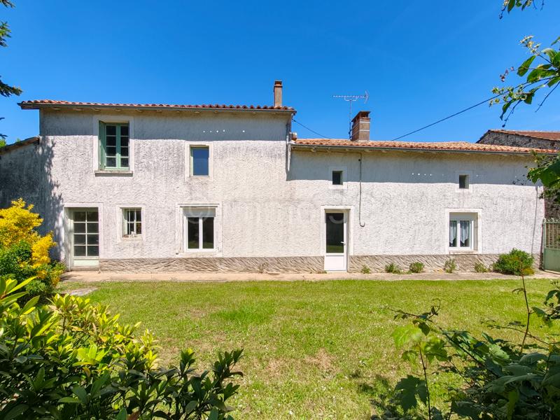 Maison à rénover avec grande grange
