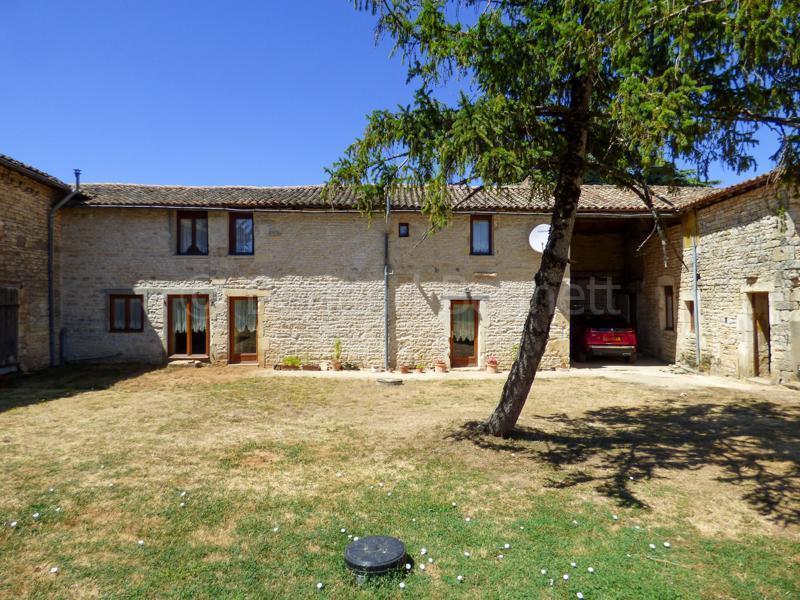 Maison en pierres rénovée