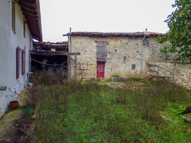 Detached stone house to finish with cottage