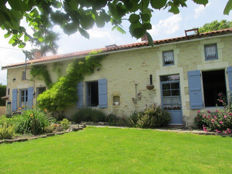 Maison en pierres avec dépendances
