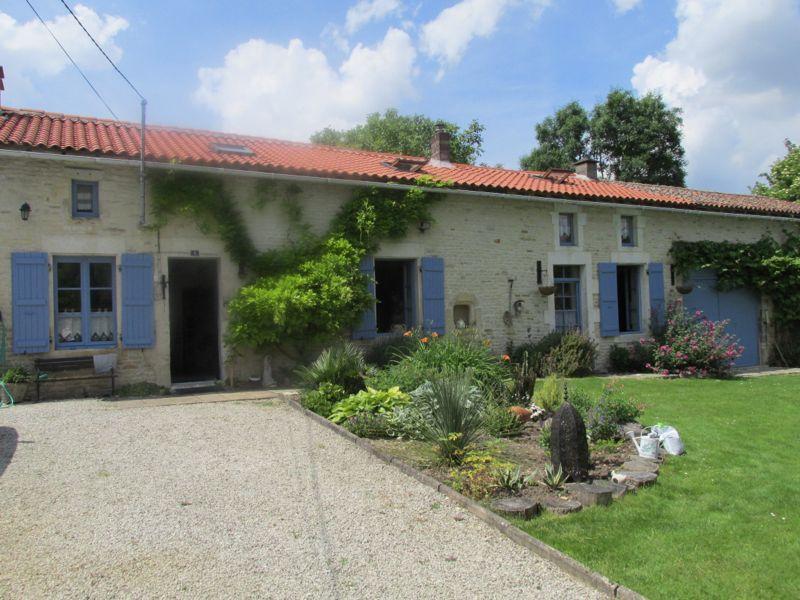 Maison en pierres avec dépendances