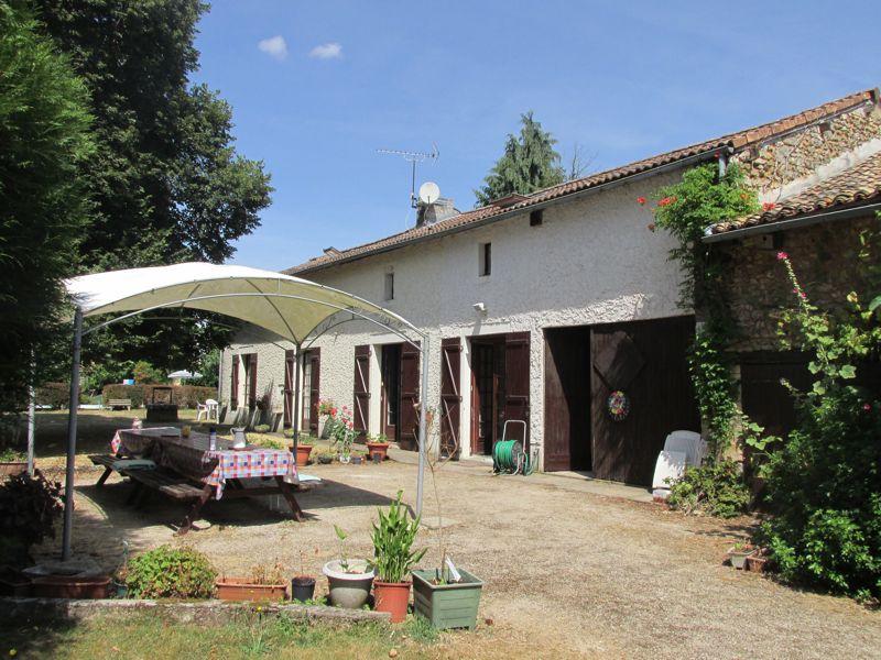 Maison en pierres avec piscine sur 1 ha 17