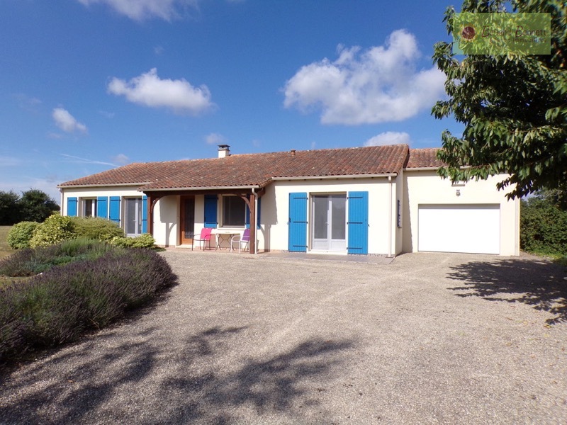 Beau pavillon plain pieds avec terrain