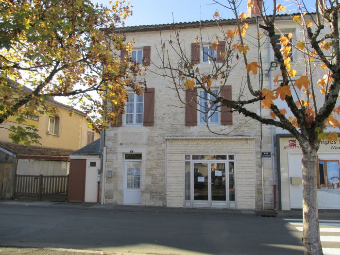 Maison de ville en pierre à rénover