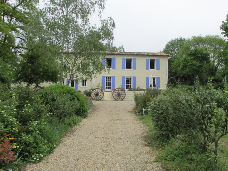 Maison en pierres + gite et terrain