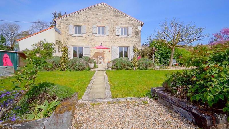Maison en pierres rénovée