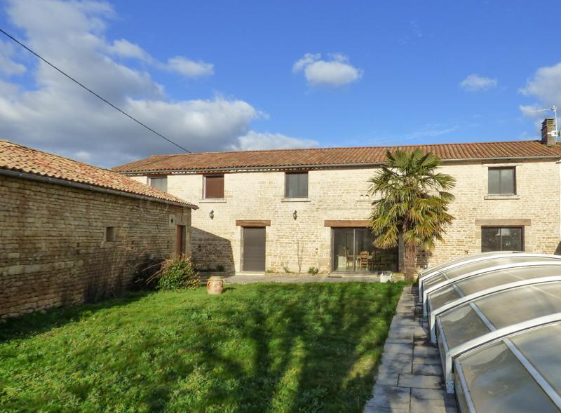 Grande maison avec piscine