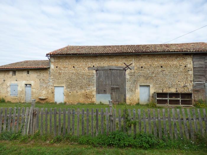 Petite maison à rénover avec grange