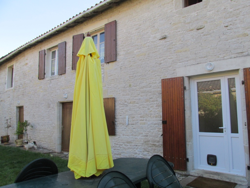 Maison en pierres avec dépendances
