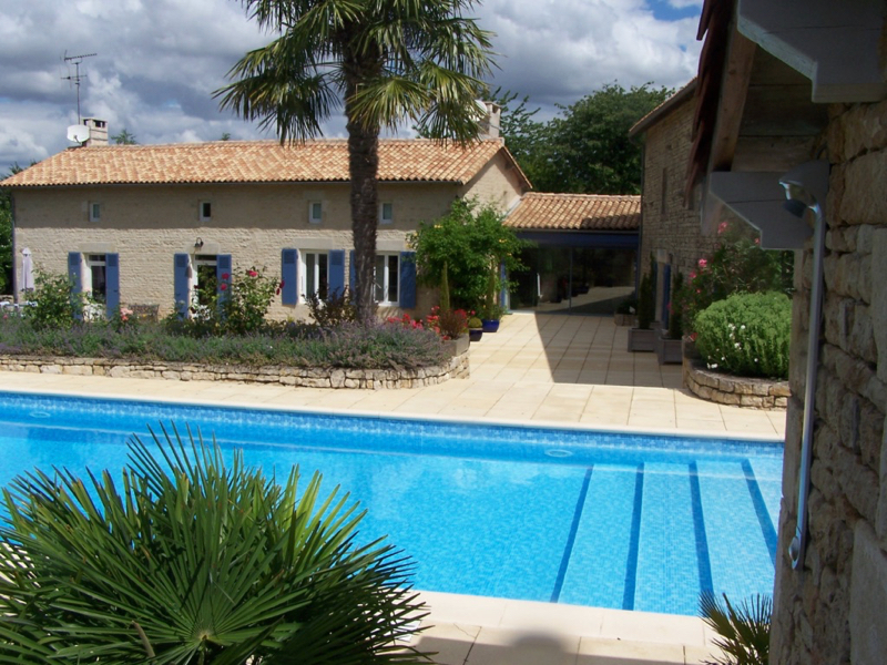 Superbe propriété avec 2 logements, piscines, 3,4 ha