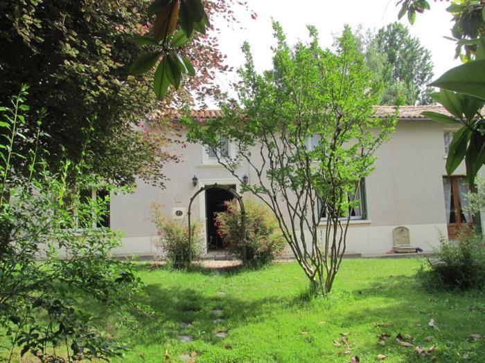 Grande maison avec dépendances