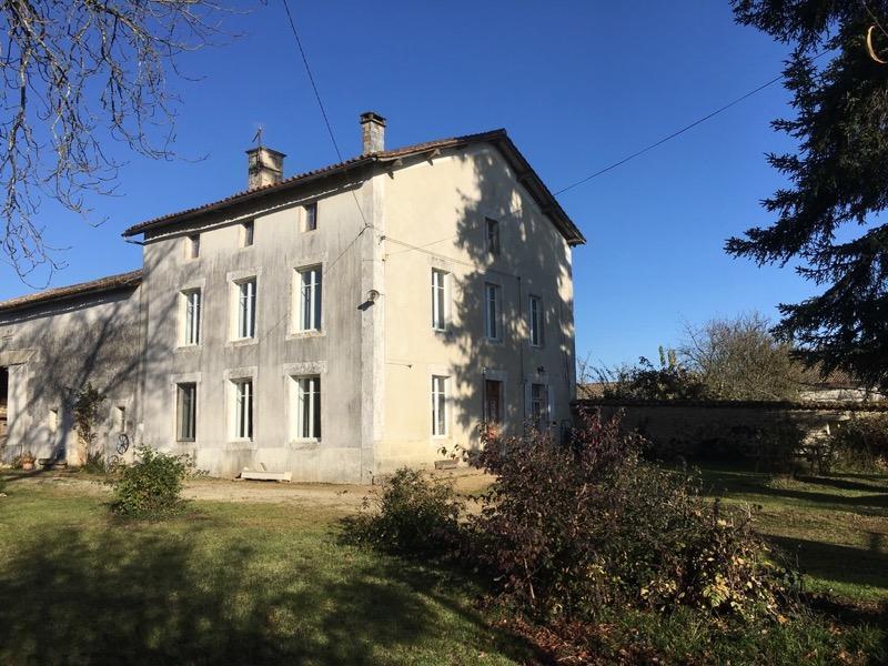 Belle maison de maître avec dépendances