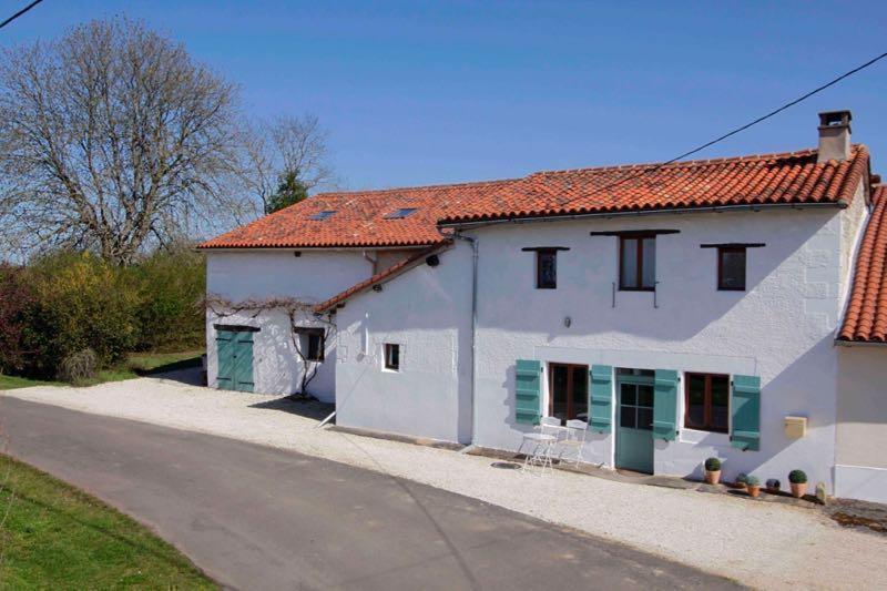 Maison en pierres avec terrain