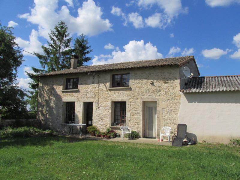 Maison en pierres avec terrain
