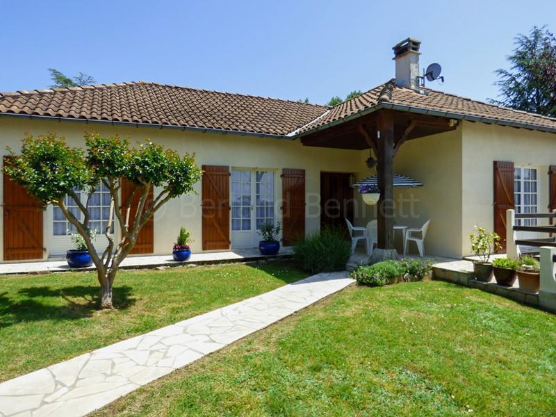 Pavillon sur sous sol avec beau jardin