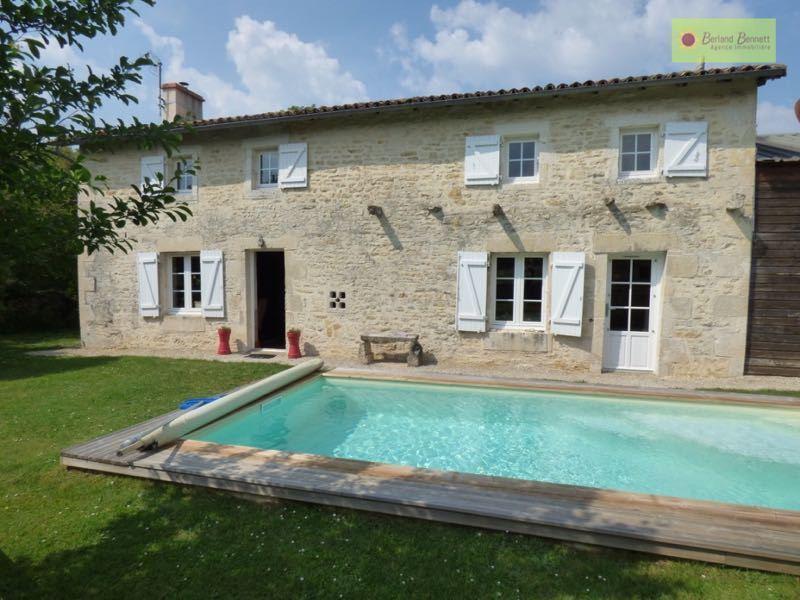 Maison en pierres avec piscine