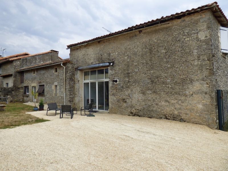 Maison en pierres rénovée
