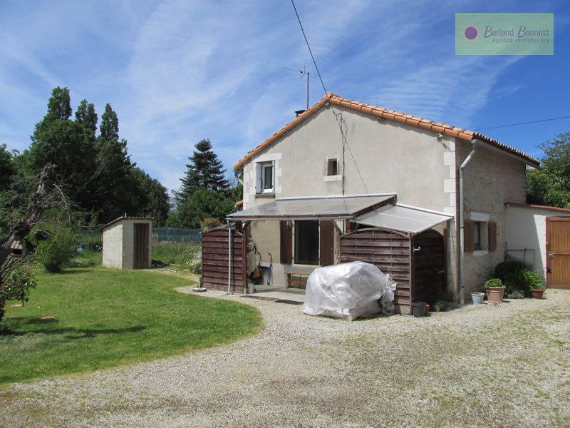 Maison en pierres avec terrain