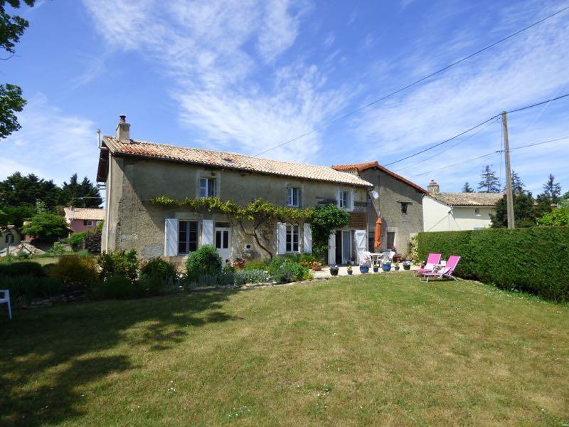 Maison traditionnelle avec dépendances
