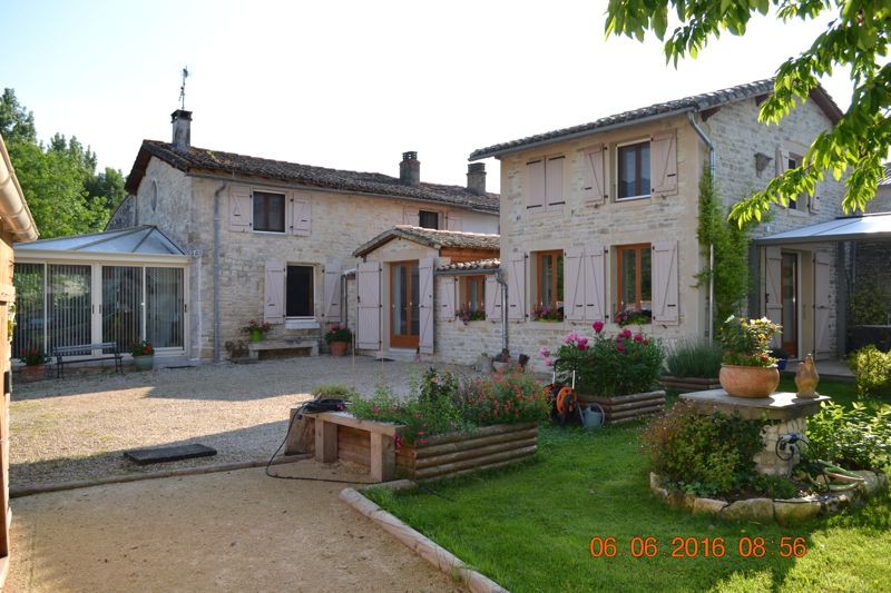 Belle maison + 2ème logement et piscine chauffée