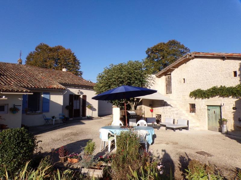 Ensemble de 2 maisons avec dépendances et terrain