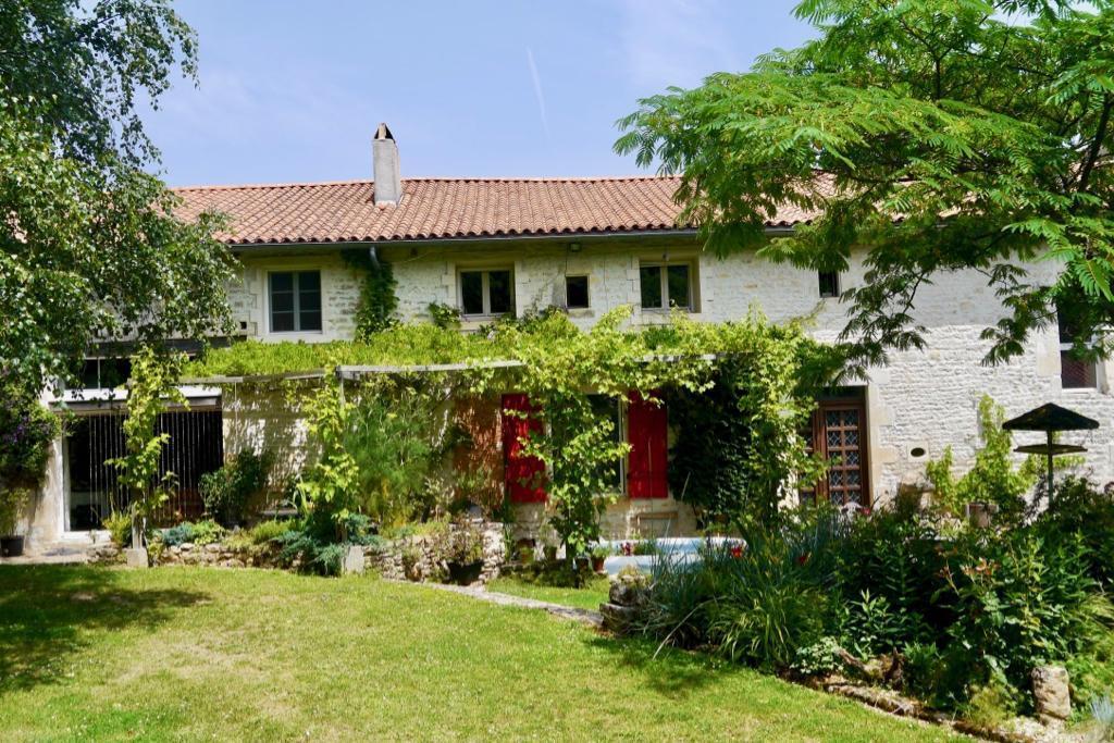 Grande maison en pierres 5 chb sur beau terrain