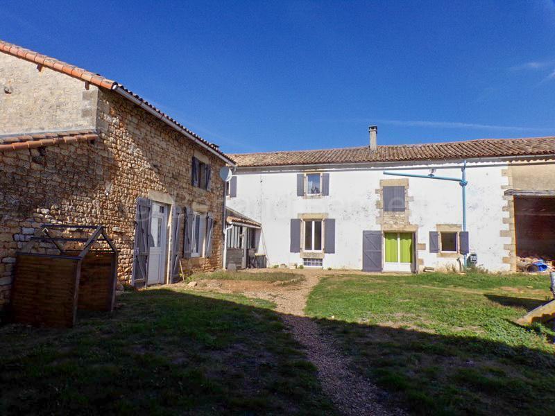 Grande maison avec dépendances