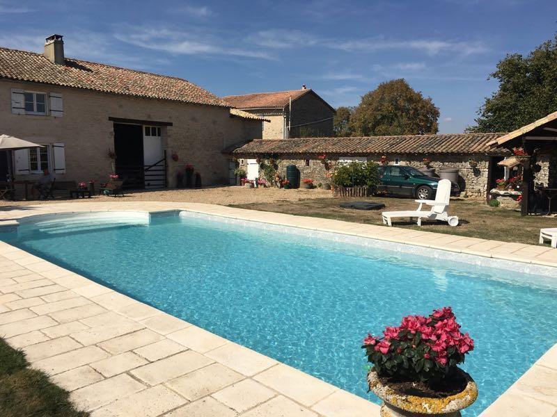Belle maison de caractère avec piscine et pigeonnier