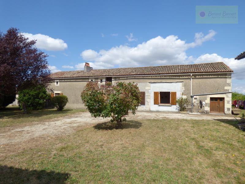 Maison en pierre avec dépendances