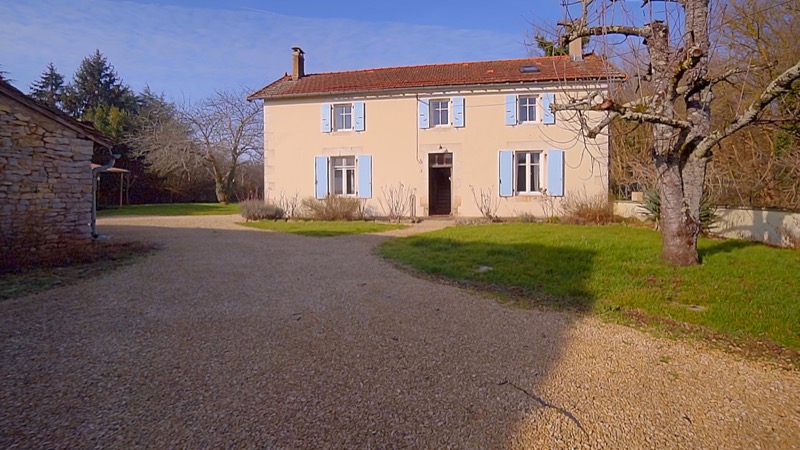 Grande maison en pierres avec piscine chauffée et terrain