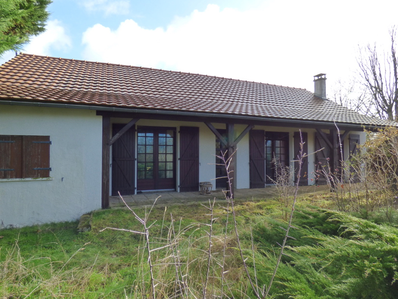Pavillon plain pieds isolé sur grand terrain