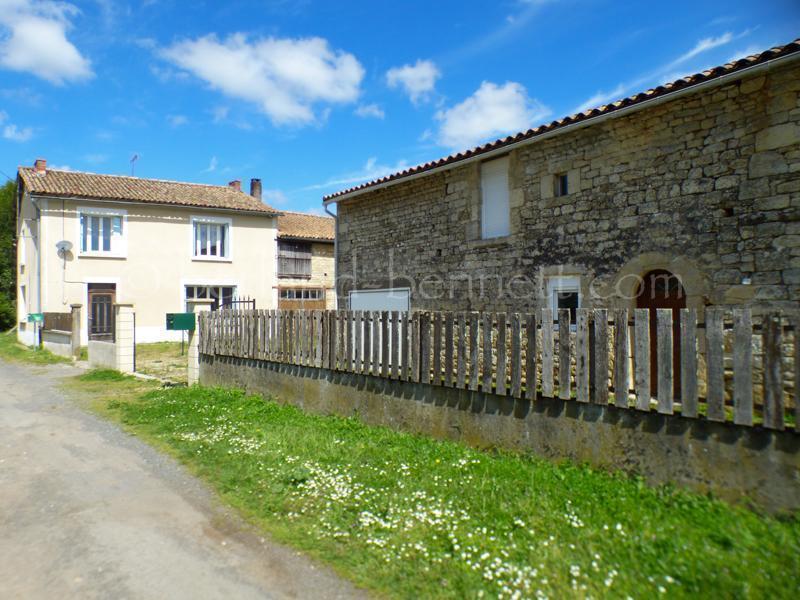 Ensemble de 2 maisons en pierres sur 1 ha 63