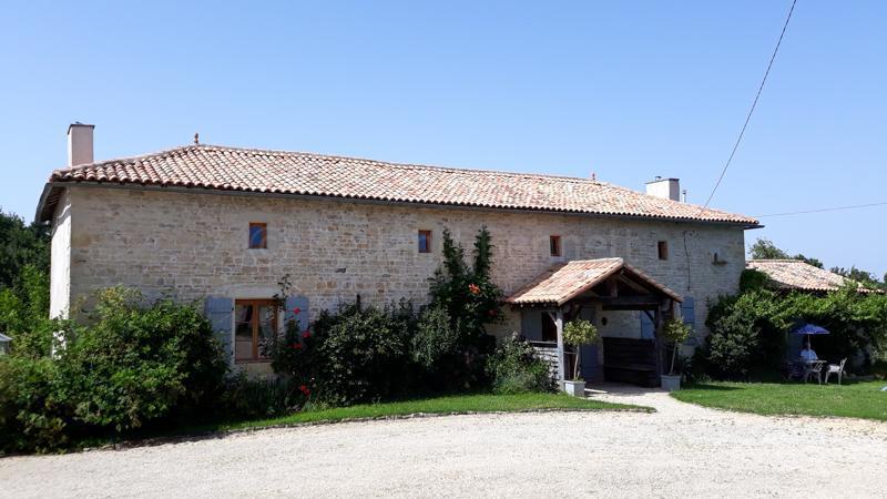 Detached stone property in a super setting