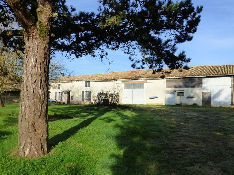 Fermette en pierres à rénover avec dépendances