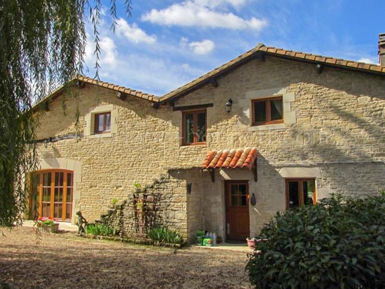Belle maison en pierres rénovée