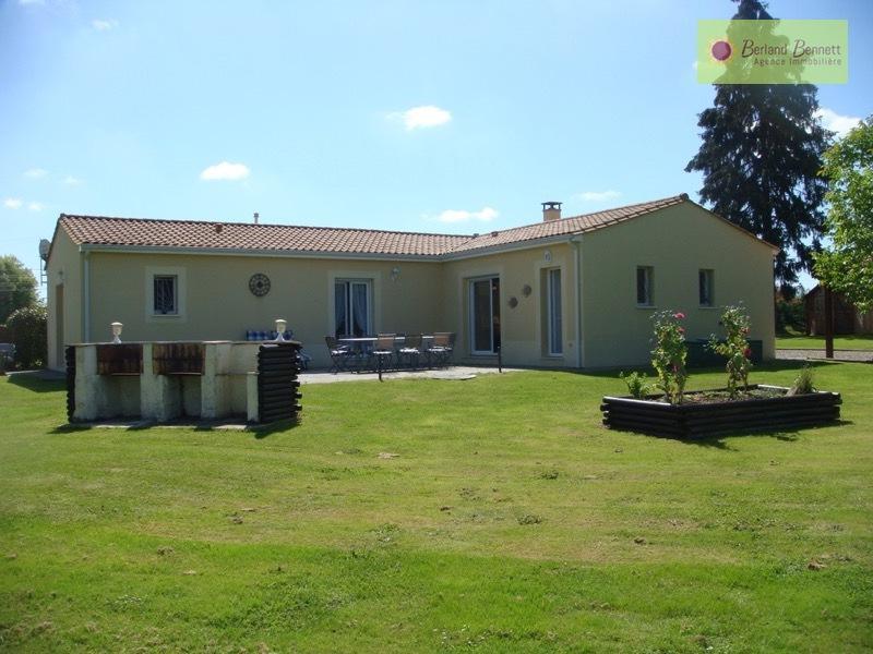 Pavillon plain pieds avec beau terrain