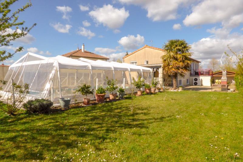 Beau pavillon rénové avec piscine