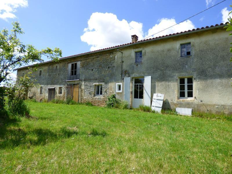 Maison en pierres à rénover avec dépendances