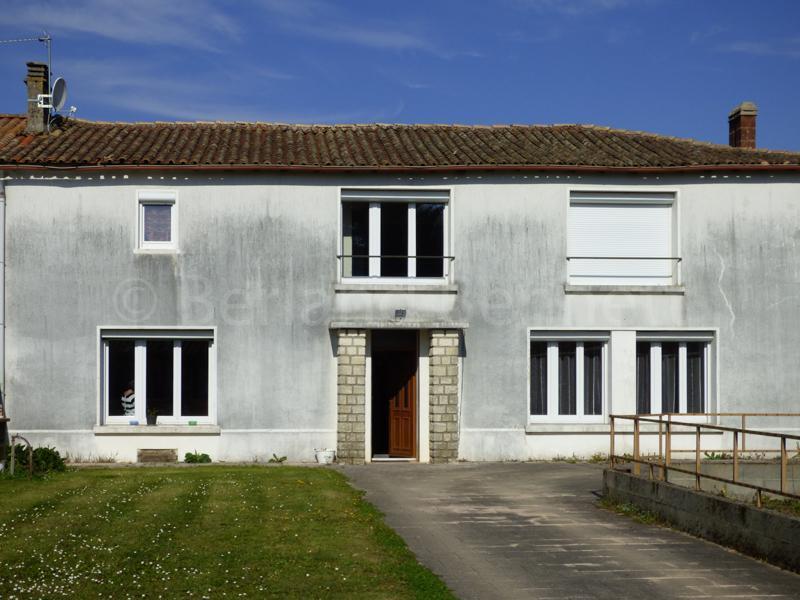 Grande maison avec dépendances