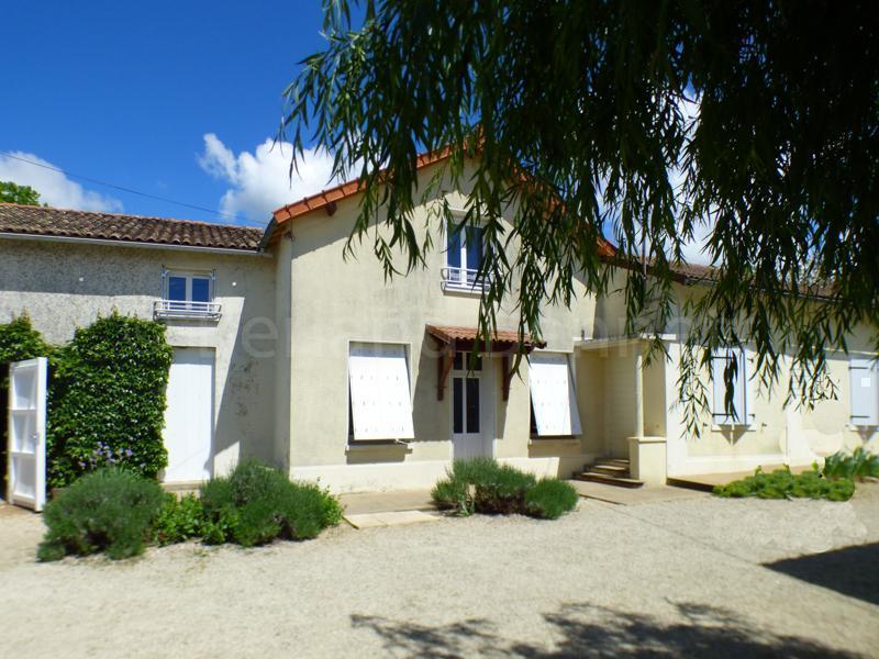 Maison en pierres avec grange + maisonnette
