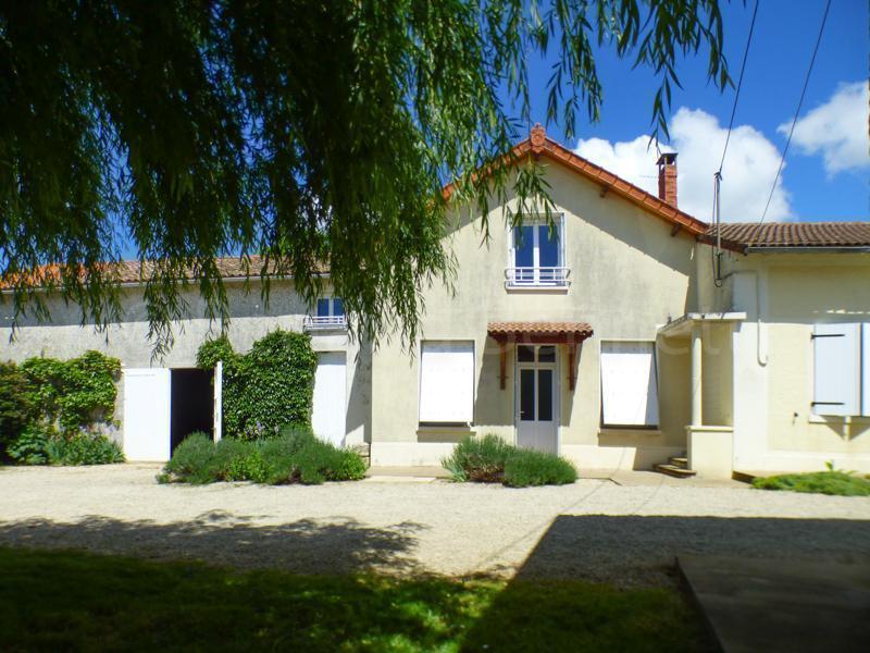 Maison en pierres avec grange + maisonnette