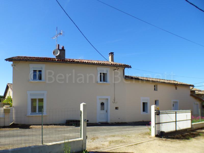 Maison de village rénovée avec dépendances