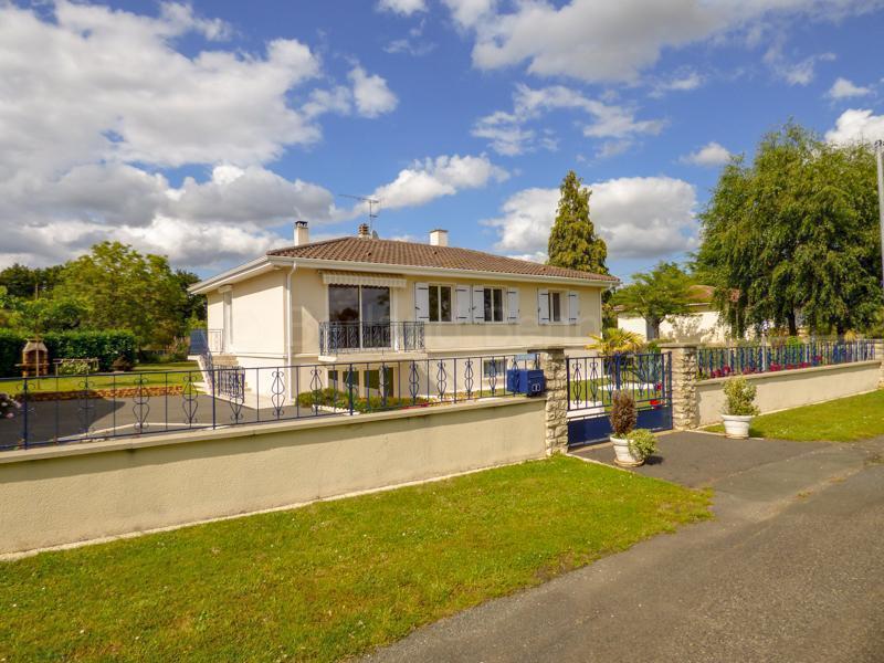 Pavillon avec beau terrain