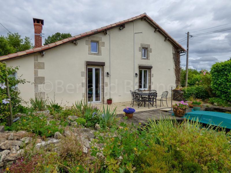 Pretty detached stone property with land + a heated swimming pool