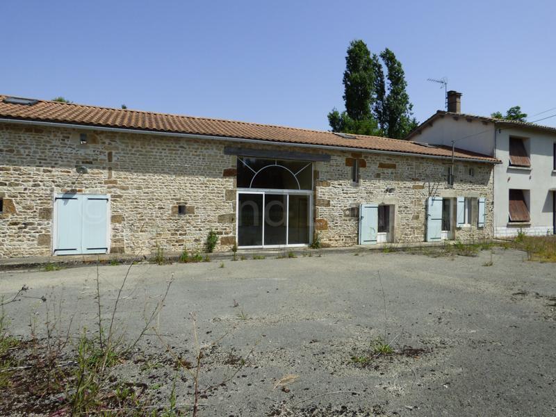 Large stone house with 10 bedrooms and outbuildings