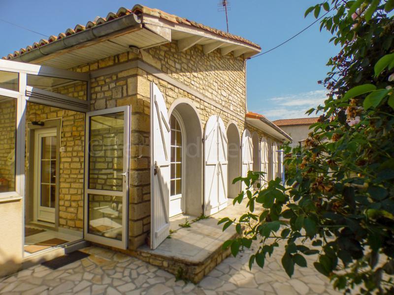 Pretty stone house with a courtyard