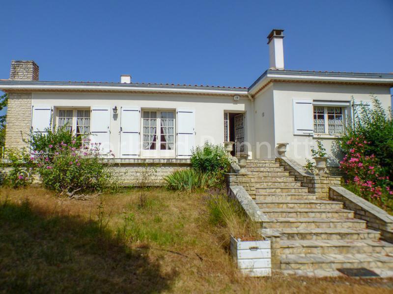 Maison sur sous-sol avec jardin