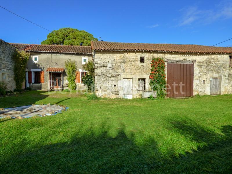 Maison en pierres avec dépendances