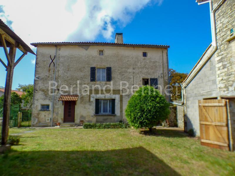 Maison à rénover avec dépendances et jardin
