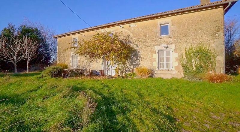 Belle maison en pierres avec 5 chambres et terrain
